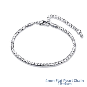 Détail du bracelet chaîne plate de 4 mm en acier argenté avec extension 19+4 cm