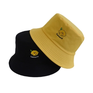 Double-sided bucket hat with lemon embroidery in black and yellow cotton fabric