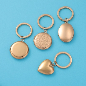 Detail of diverse 316L stainless steel photo lockets with heart and oval shapes