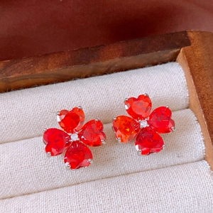 Eleganti orecchini a lobo a quadrifoglio in zircone rosso a forma di cuore in confezione regalo