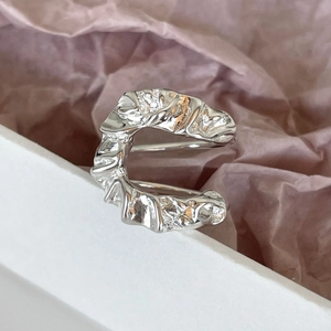 Minimalist 925 silver U-shaped ring with irregular crushed texture and polished finish