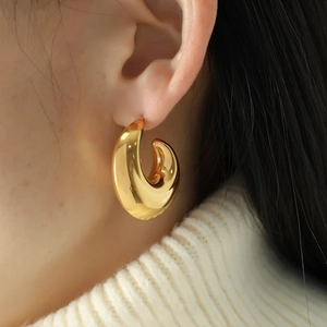 Minimalist 18K gold-plated C-shaped chunky hoop earrings on model wearing white sweater