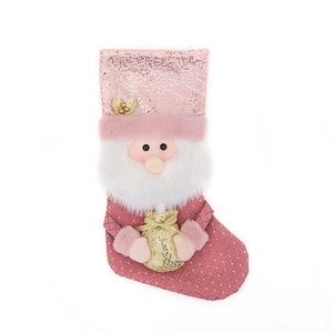 Rosa Weihnachtsstrumpf mit Pailletten und 3D-Weihnachtsmann auf weißem Hintergrund