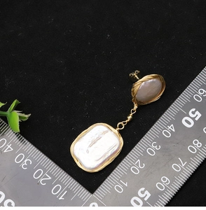 Detailed size measurement of baroque pearl drop earrings with gold wire wrapping