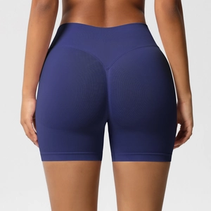 Détail du short de sport sans couture bleu marine avec taille haute et effet push-up