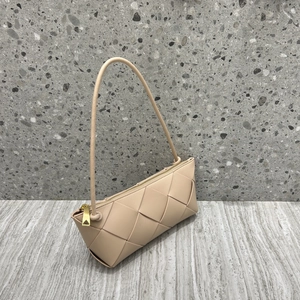 Detail of beige woven leather handbag with gold zipper and minimalist thin strap