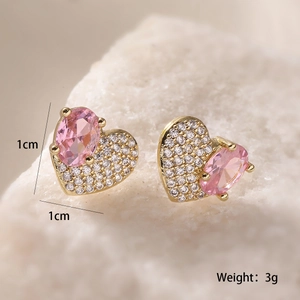 Luxuriöse Herzohrringe mit 18K Goldbeschichtung, rosa Zirkon und Mikro-Kristallen