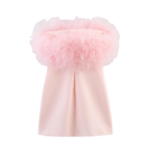 Abito rosa senza spalline con dettaglio in tulle arricciato e silhouette classica a trapezio