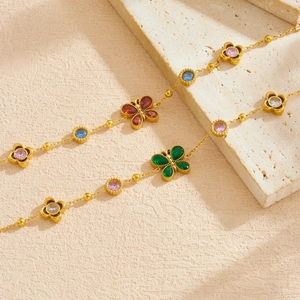 Bracciale a catena con farfalla in acciaio inossidabile dorato e zirconi colorati