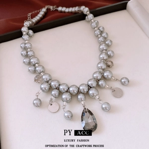 Collana di perle grigie stile francese con pendente in cristallo e lustrini argento