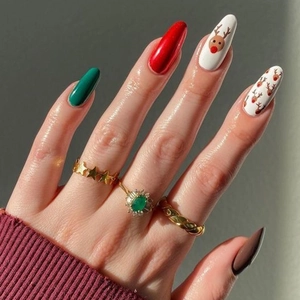Faux Ongles De Noël Renne Dessin Animé Forme Amande Rouge Vert Blanc Plastique Ongles Artificiels