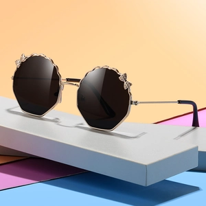 Lunettes de soleil polygonales pour enfants avec nœud métallique et verres bruns