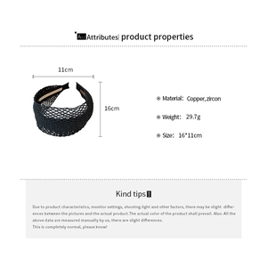 Detailed view of woven black headband dimensions measuring 16x11cm with weight data