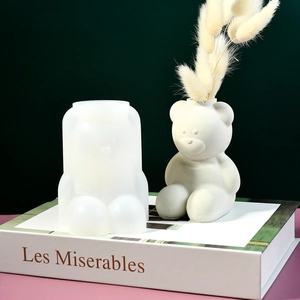Detalle del molde de silicona de oso sentado para jarrones DIY y decoración del hogar