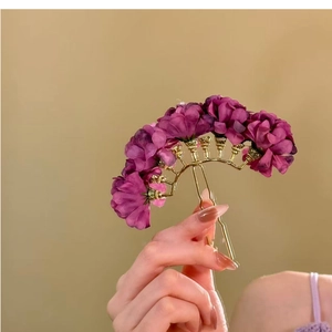 Elegant Chinese style purple fabric flower hair comb with gold metal base for women