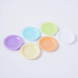 Lot de six assiettes miniatures de 3,5 cm en plastique coloré pour maison de poupée