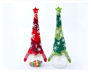 Details der Weihnachts-Elfen-Bonbongläser mit Strickmützen und rundem Glasboden