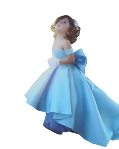 Robe de princesse en satin bleu clair asymétrique avec nœud géant et épaules nues