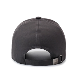 Vue arrière d'une casquette de baseball en coton gris foncé avec boucle en métal