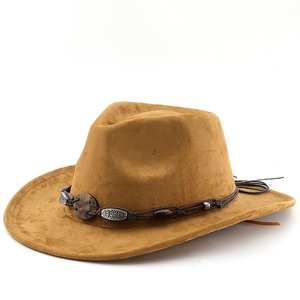 Klassischer brauner Wildleder-Cowboyhut mit geflochtenem Band und Metallverzierungen