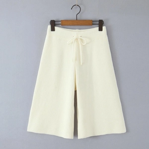 Detail of cream white knitted wide-leg shorts with elastic drawstring waist and vertical ribs