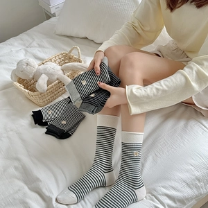 Damen Baumwolle Crew Socken Gestreift Bär Stickerei Mittlere Wade Lässig Atmungsaktiv Japanischer Stil
