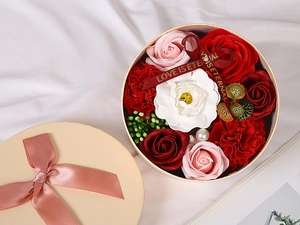 Detailed top view of a round gift box featuring red soap roses, pearls, and a love ribbon