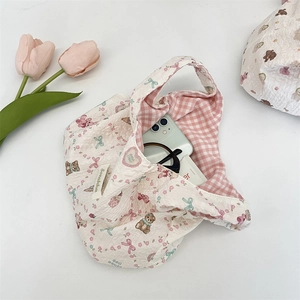 Innenansicht der Seersucker-Handtasche mit Stauraum für den täglichen Bedarf