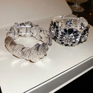Vintage elastic bangles with flower motifs and silver texture in a white gift box