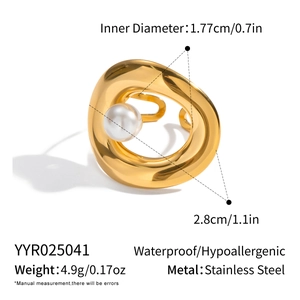 Detailed specs of gold plated stainless steel pearl ring showing dimensions and 4.9g weight
