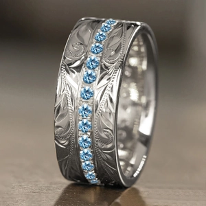 Brede zilveren ring met Hawaiiaanse gravure en ingezette blauwe edelstenen rondom