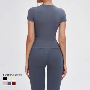 Ensemble de sport sans couture avec haut à manches courtes et legging taille haute gris