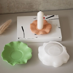 Stampo in silicone foglia di loto con vassoi in resina su sfondo artistico curato