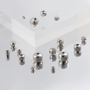 Polierte Silber-Edelstahlperlen mit Textur in verschiedenen Größen für DIY-Schmuck