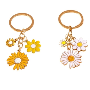 Floral daisy keychain set in yellow and white petals with golden metal link chain