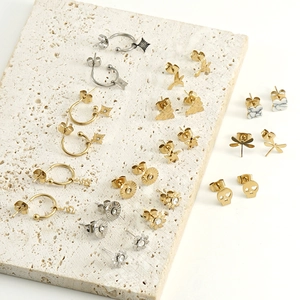 Boucles D'Oreilles Étoiles Swirl Acier Inoxydable Titane Plaqué Or 14K Bijoux Géométriques Femmes