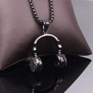 Hip hop rock music headphone pendant necklace in vintage black titanium steel for men