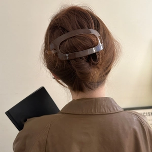 Pince à cheveux ovale minimaliste marron foncé brillant pour cheveux épais et denses