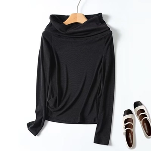 Eleganter schwarzer Strickpullover mit Rollkragen und schmaler Passform für Damen