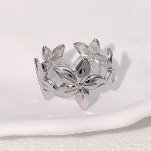 Macro di anello regolabile in acciaio inossidabile argento con motivo floreale continuo