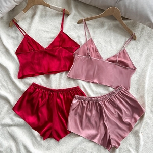 Ensemble pyjama deux pièces en satin de soie pour femme avec caraco col en V et short rose