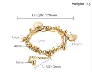 Dettaglio del bracciale a doppio strato dorato con ciondolo a cuore e misure precise
