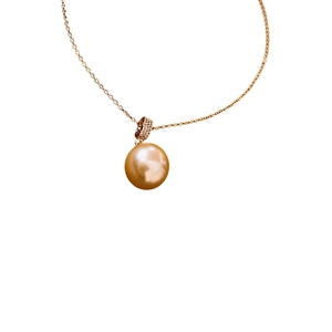 Collier plaqué or 18 carats avec pendentif perle ronde et éclats de zircon cubique
