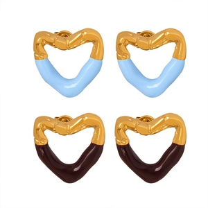 Irregular gold heart stud earrings with blue and coffee enamel drip oil finish