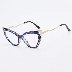 Fashionable TR90 cat-eye blue light blocking glasses with tortoiseshell texture and gold arms