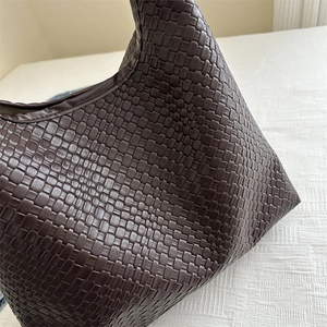 Retro dark coffee woven bucket bag for women with large capacity and soft texture