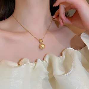 Collier élégant plaqué or 18 carats avec un pendentif perle champagne doré minimaliste
