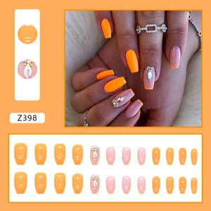Faux ongles ballerine courts orange et rose avec strass brillants style tendance