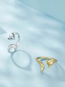 Detailed close-up of S925 sterling silver fox open ring with fine metal texture