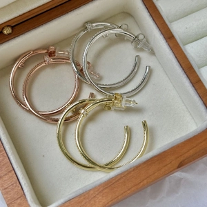 Orecchini a cerchio chiodo S925 in oro argento e oro rosa con micro-pave di zirconi